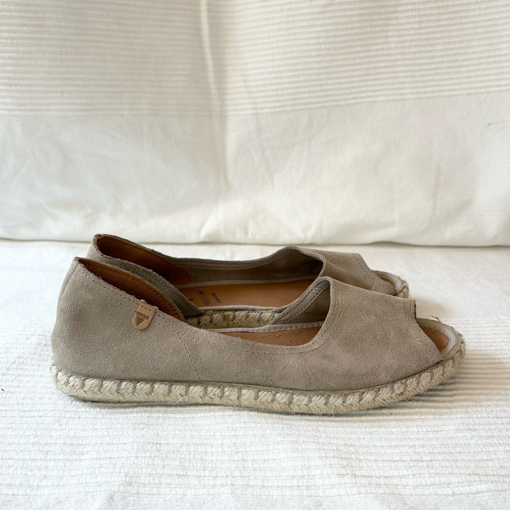 Stylish Olive Green Flats for Women - Picture 3 of 14